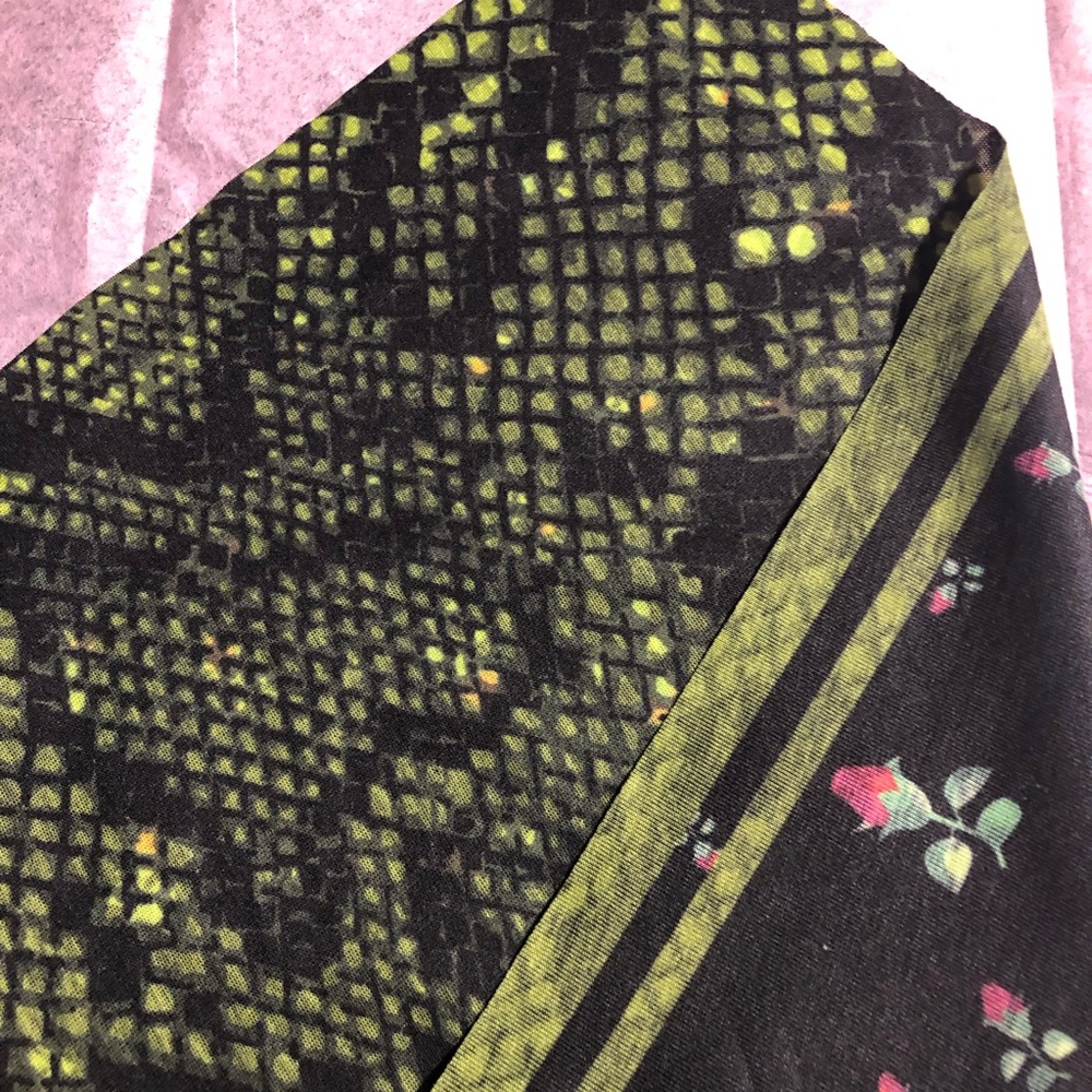 Betsey Johnson Black Floral Print Bandana/Earrings - Picture 4 of 6